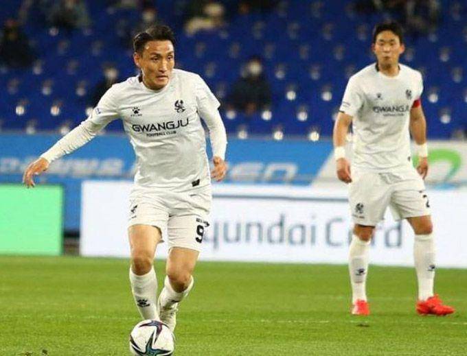 Kim Bong-jin saat membela klub Korea Selatan Gwangju FC FC (laodong.vn)