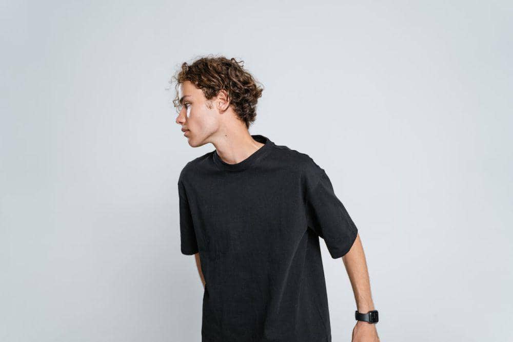 Ilustrasi memadukan warna pakaian dengan tepat. (pexels.com/MART PRODUCTION)