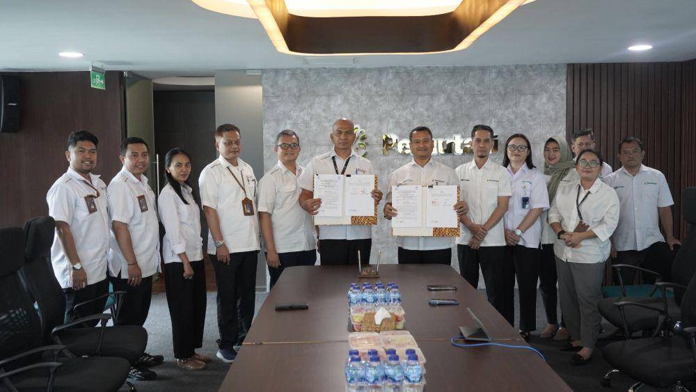 Perum Perhutani bersama Badan Pelaksana Otorita Borobudur (BPOB) melakukan penandatanganan naskah Perjanjian Kerja Sama Usaha Pemanfaatan Jasa Lingkungan Wisata Alam di Menoreh View Zona Otorita Kawasan Pariwisata Borobudur. (dok. Perhutani)