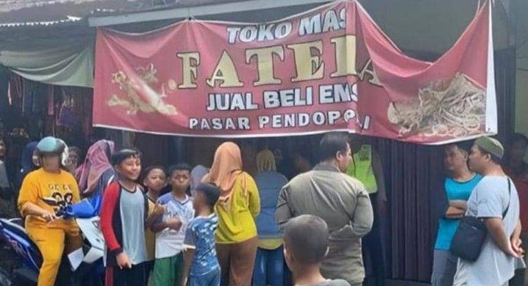 Perampok Bersenpi Siang Bolong Satroni Toko Emas di PALI