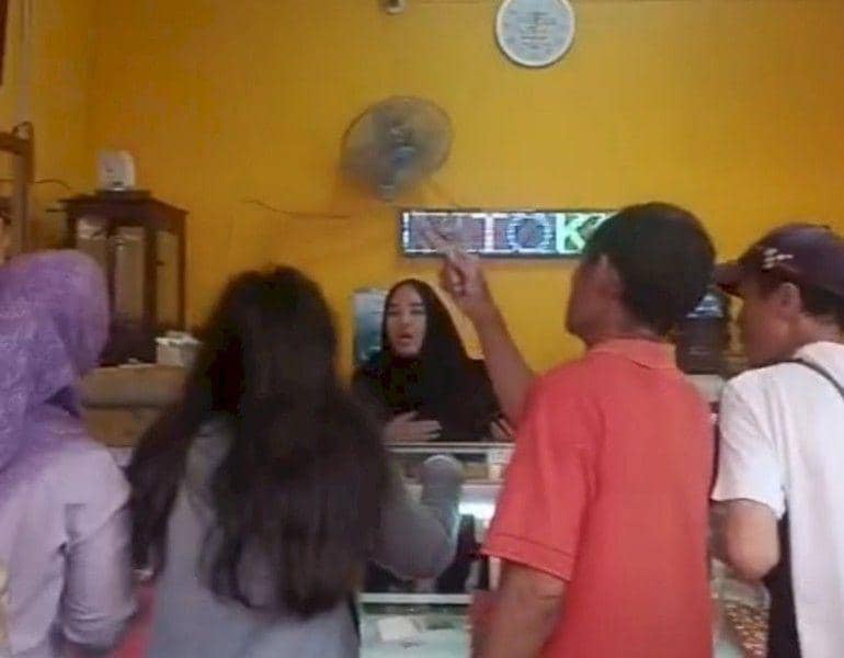 (Toko emas Fatiha yang baru saja dirampok oleh 3 orang bersenpi) IDN Times/istimewa