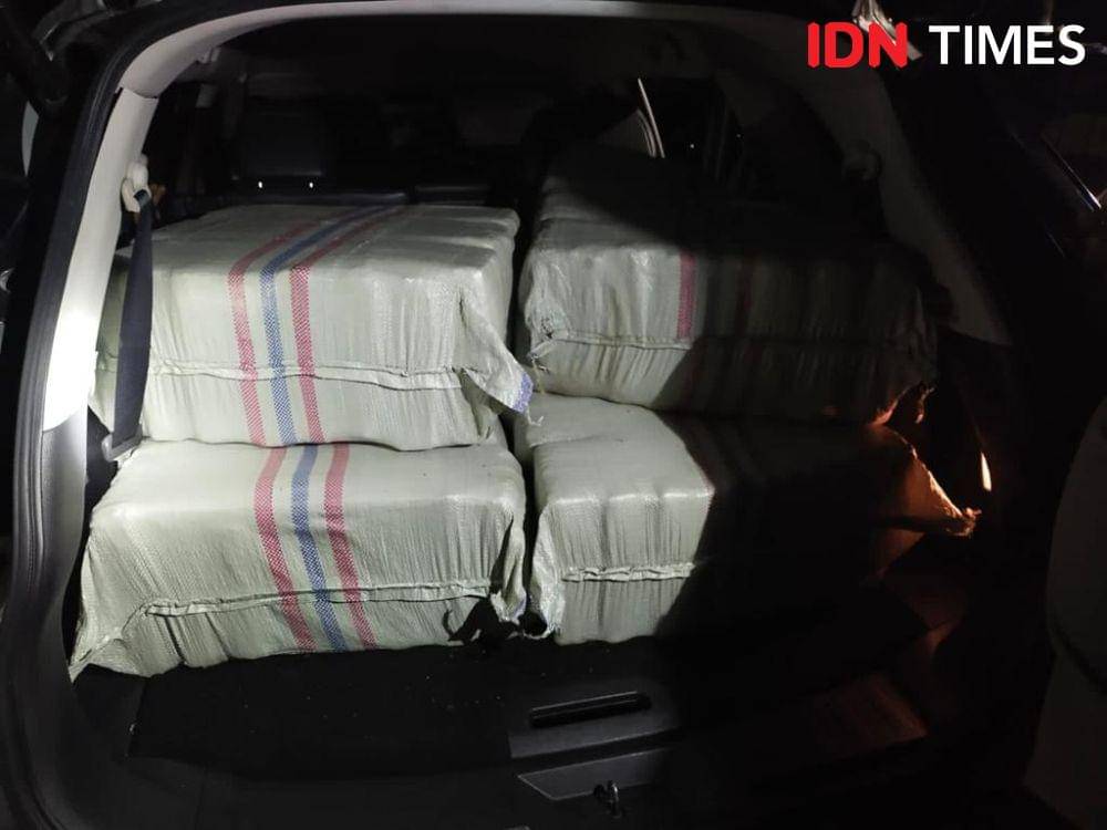 Polres Aceh Besar tahan mobil yang mengangkut 150 kilogram ganja kering. (Dokumentasi Humas Polres Aceh Besar untuk IDN Times)