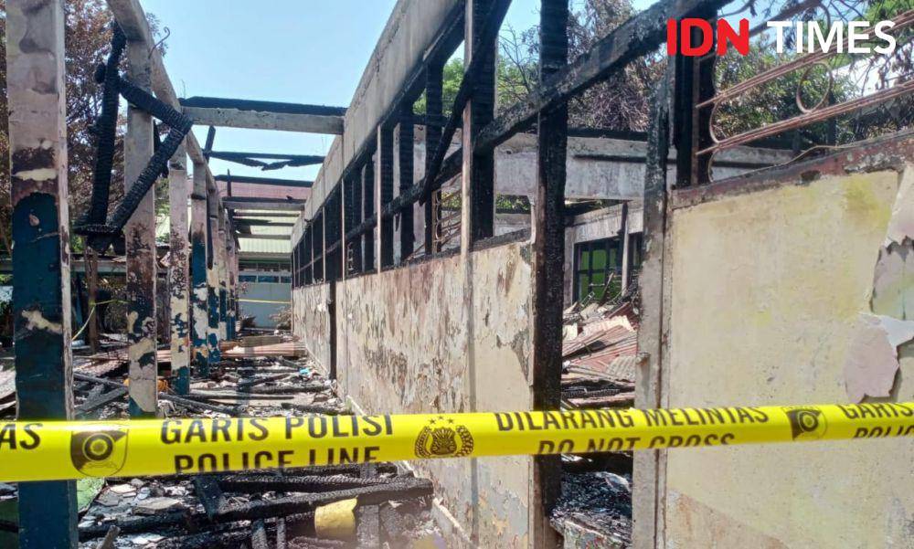 Kondisi bangunan sekolah SMP Negeri 8 Makassar usai kebakaran, Selasa (31/10/2023). IDN Times/Dahrul Amri Lobubun