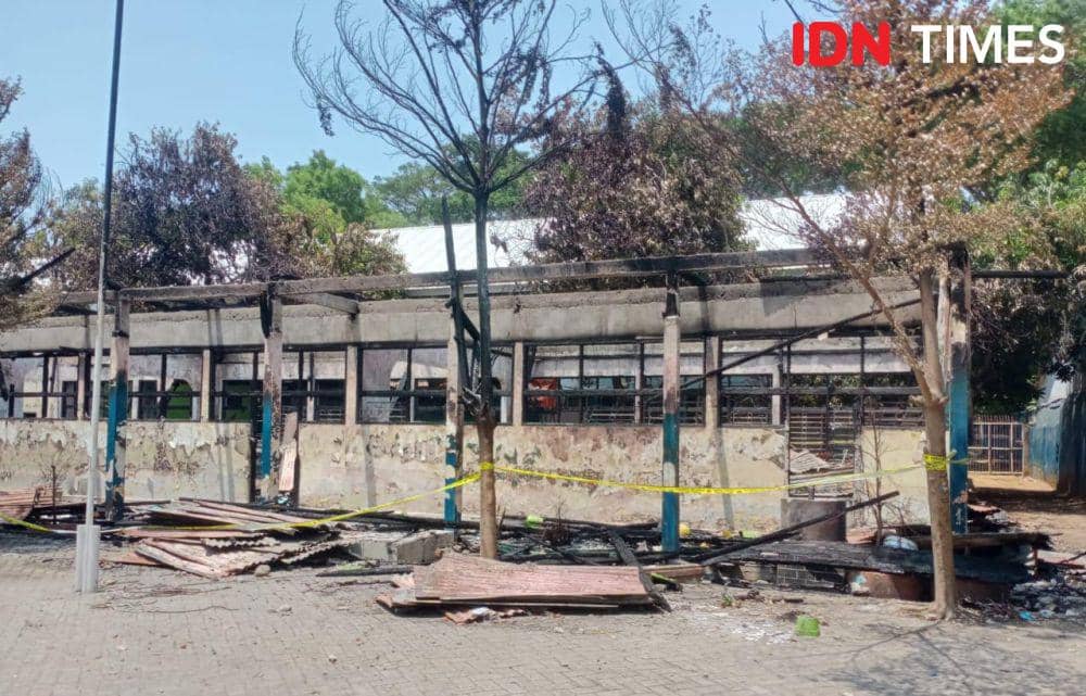 Kondisi bangunan sekolah SMP Negeri 8 Makassar usai kebakaran, Selasa (31/10/2023). IDN Times/Dahrul Amri Lobubun
