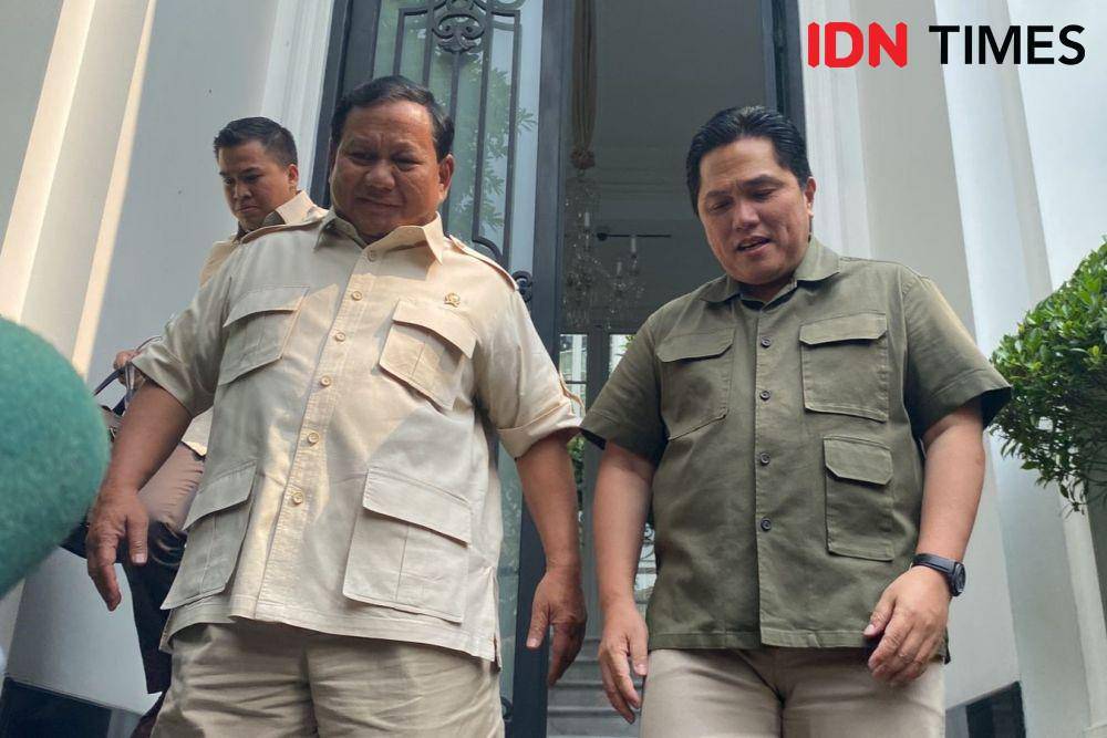 Bakal calon presiden (Bacapres) Prabowo Subianto menyambangi kediaman Menteri BUMN, Erick Thohir di kediaman pribadi Erick, di Menteng, Jakarta Pusat, Selasa (31/10/2023). (IDN Times/Vadhia Lidyana)