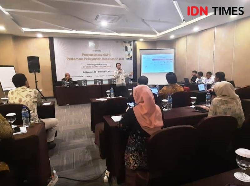 Penyampaian materi pelayanan kesehatan melalui media digitalisasi (IDN Times/Ervan)