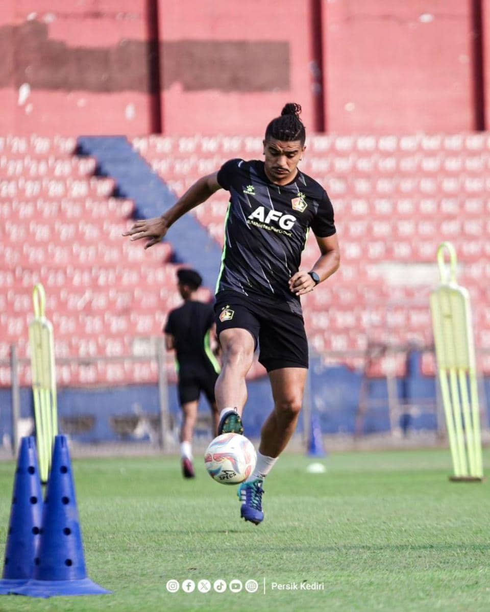 Pemain Persik Kediri saat berlatih. Instagram.com/@persikfcofficial