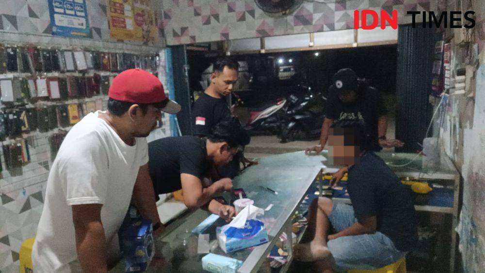 Polisi ringkus pria yang jual chip higgh domino di Kubu Raya. (IDN Times/Polres Kubu Raya).