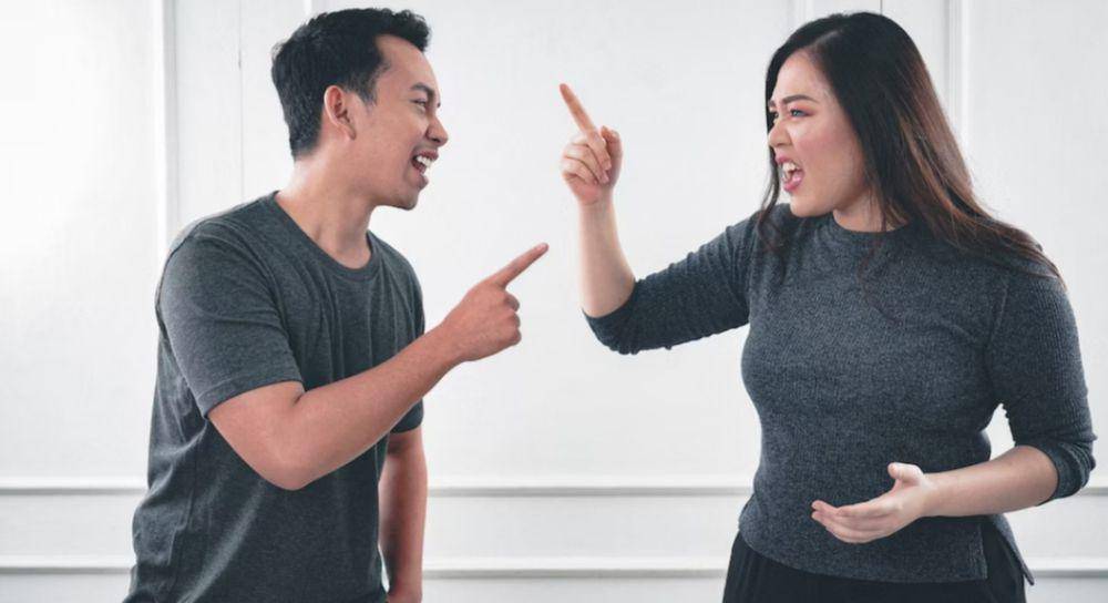 ilustrasi pasangan yang tidak harmonis (unsplash.com/Afif Ramdhasuma)