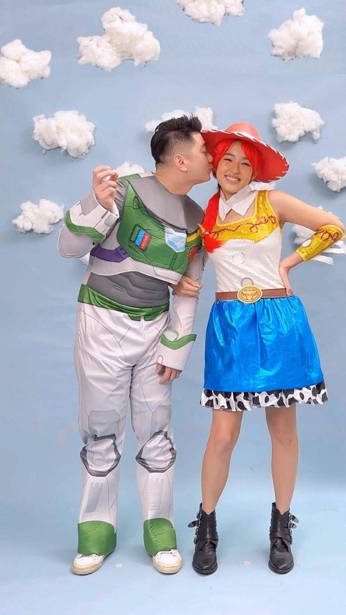 potret keluarga Chef Arnold cosplay jadi karakter film Toy Story (instagram.com/tiffanysoetanto)