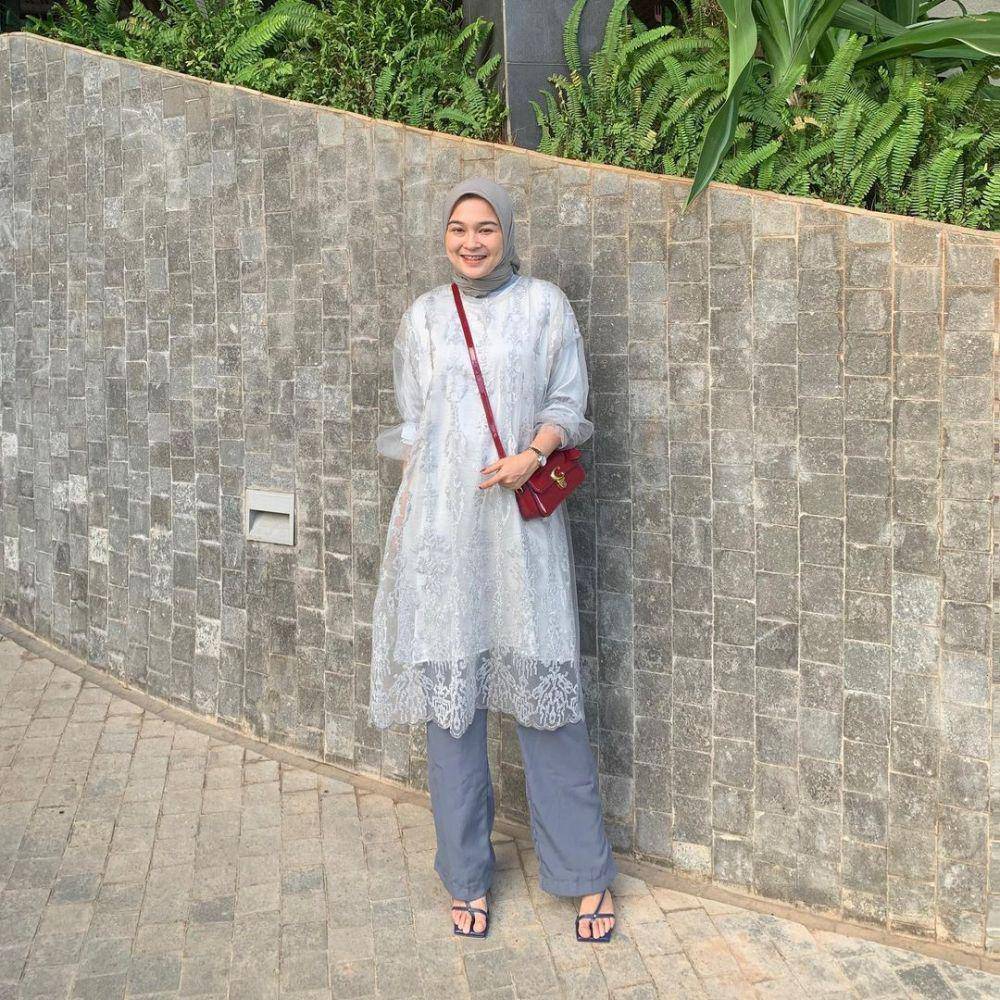inspirasi OOTD ala Winda Anggreini (instagram.com/windaanggreinii)