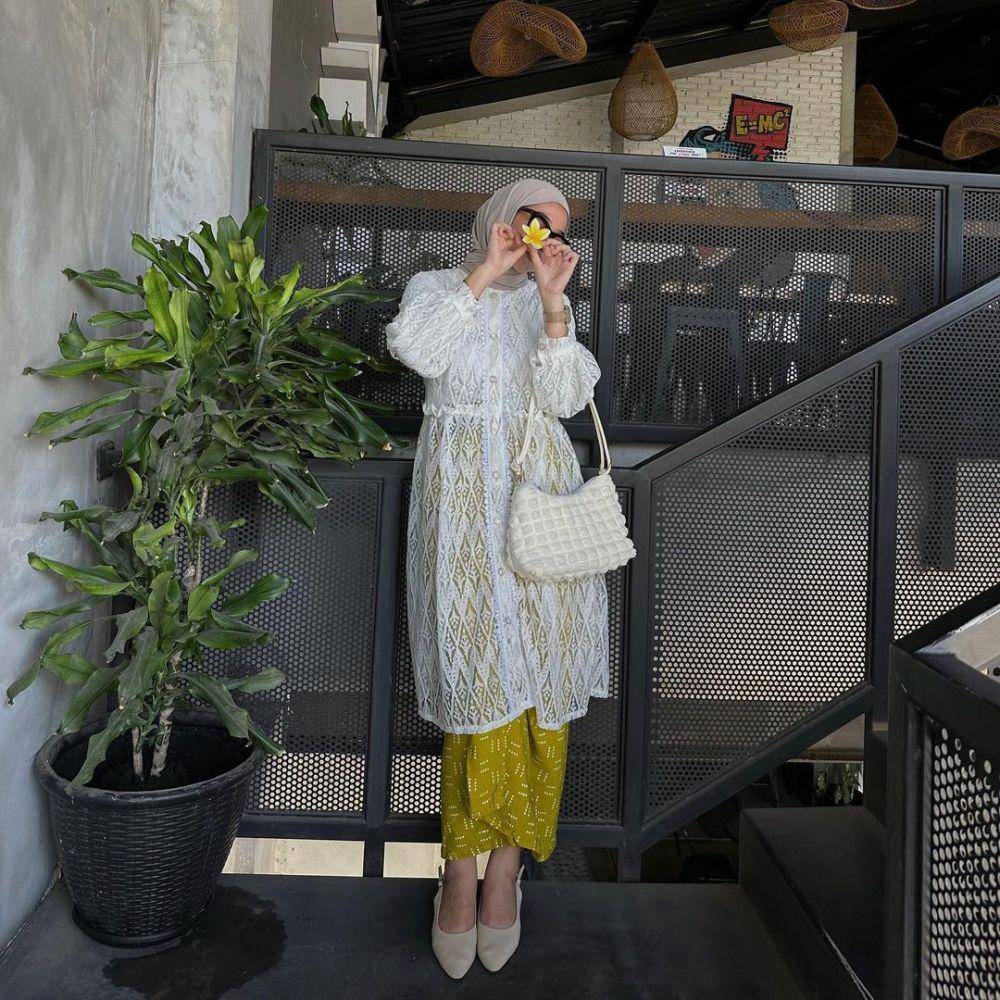 inspirasi OOTD ala Fitri Hasiani (instagram.com/_kakpit)