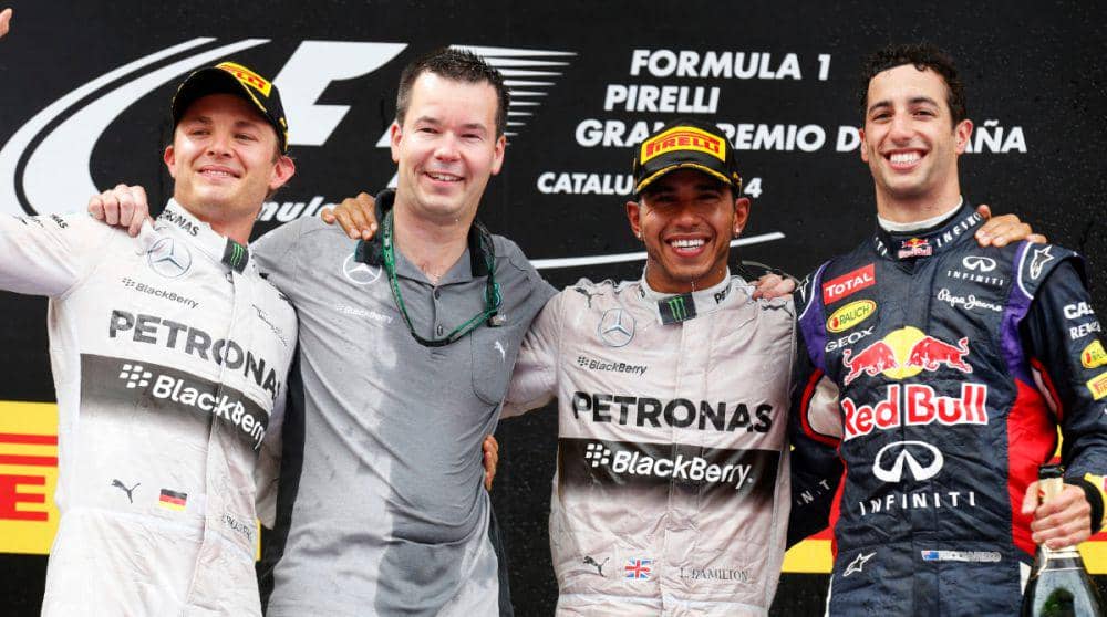 Mike Elliott (kedua dari kiri) saat merayakan podium ganda Mercedes pada GP Spanyol 2014. (mercedesamgf1.com)