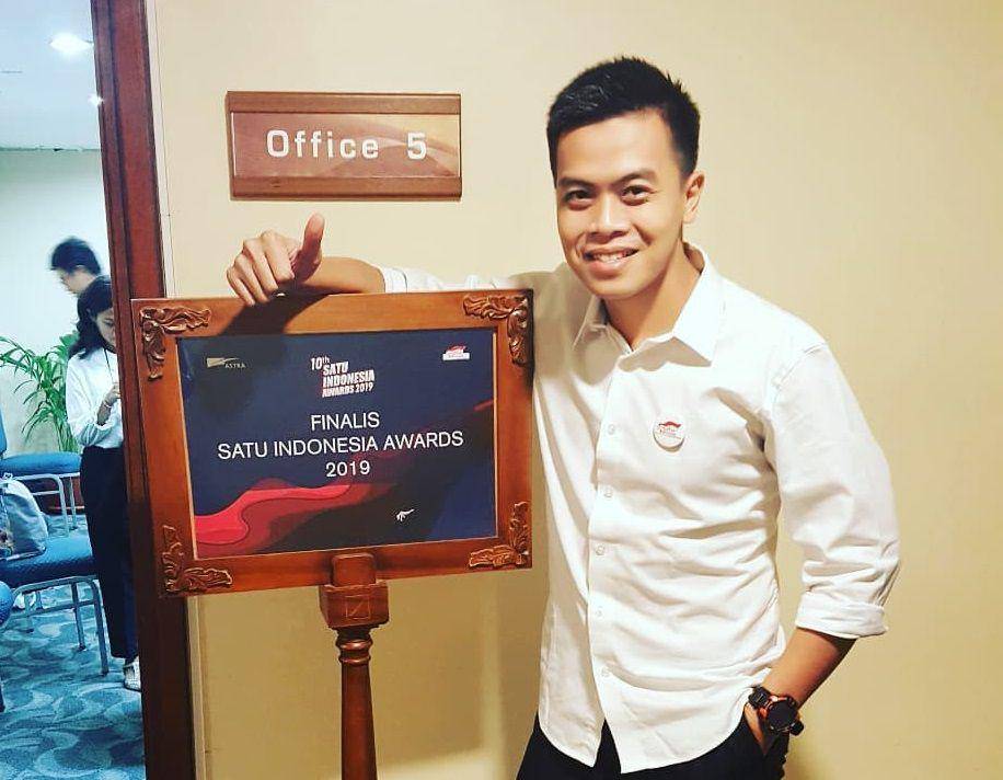 Ahmad Hasyim Wibisono saat meraih penghargaan SATU Indonesia Awards. (instagram.com/ahmadhasyimwibisono)