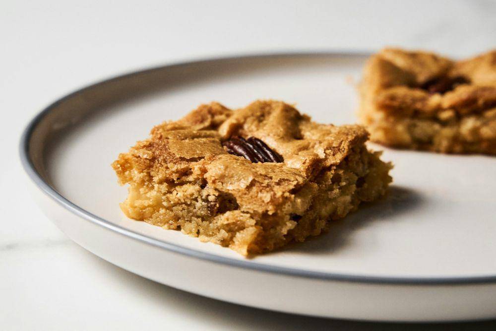blondies potong (unsplash.com/Alex Bayev)