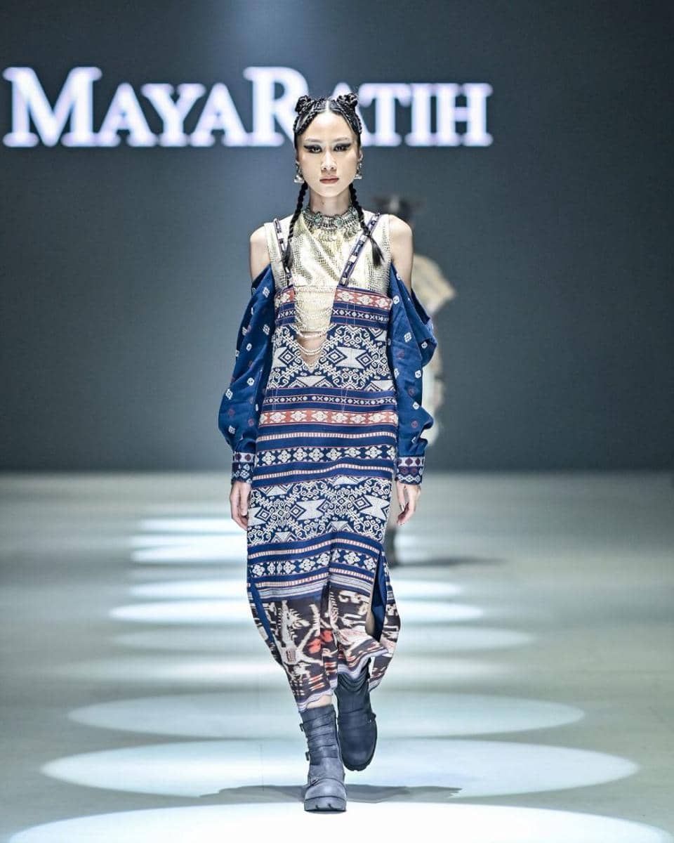 inspirasi outfit etnik modern di JFW 2024 (dok. Jakarta Fashion Week/MAYA RATIH)