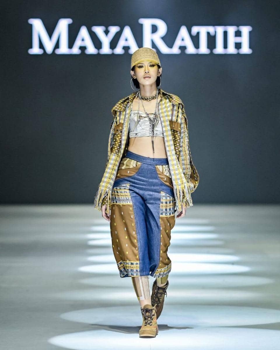 inspirasi outfit etnik modern di JFW 2024 (dok. Jakarta Fashion Week/MAYA RATIH)