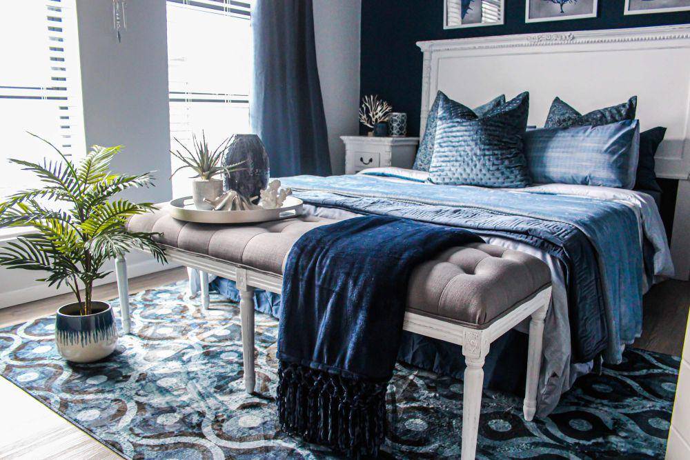 inspirasi motif karpet di kamar tidur (unsplash.com/Devon Janse van Rensburg)