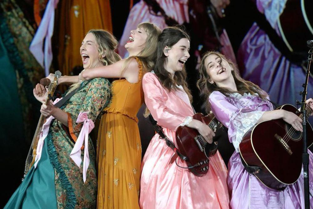 10 Musisi yang Meriahkan The Eras Tour, HAIM sampai Paramore
