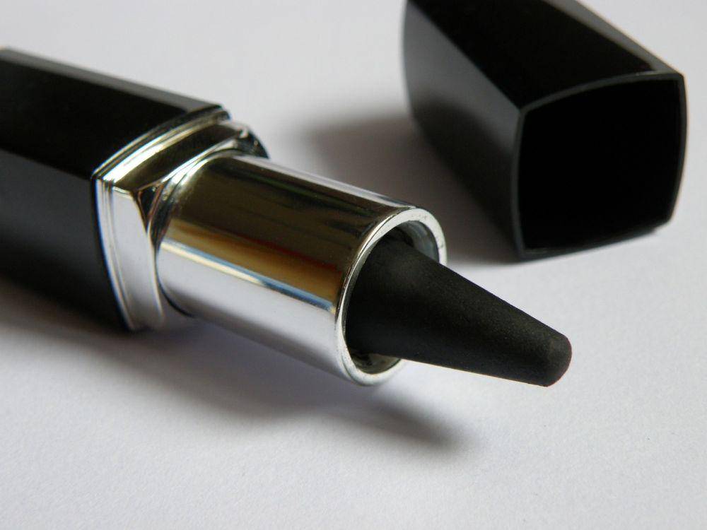 eyeliner pencil (pixabay.com/Markéta Klimešová)