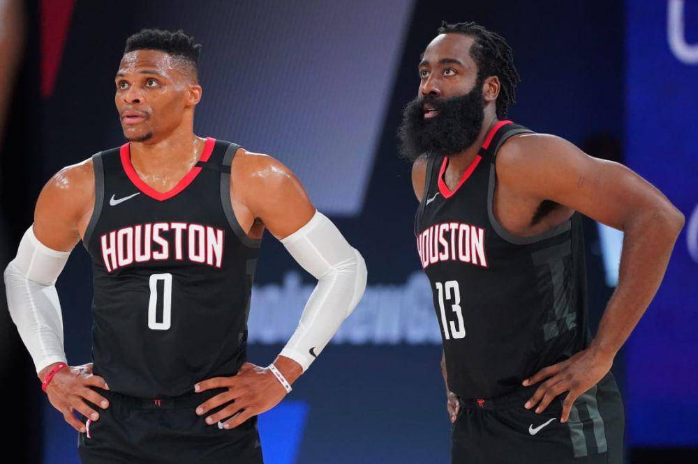James Harden dan Russell Westbrook saat membela Houston Rockets. (nba.com)