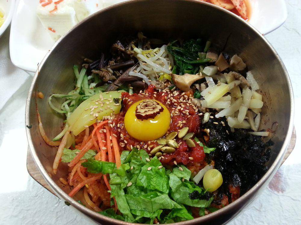 ilustrasi bibimbap (pixabay.com/Songhyun)