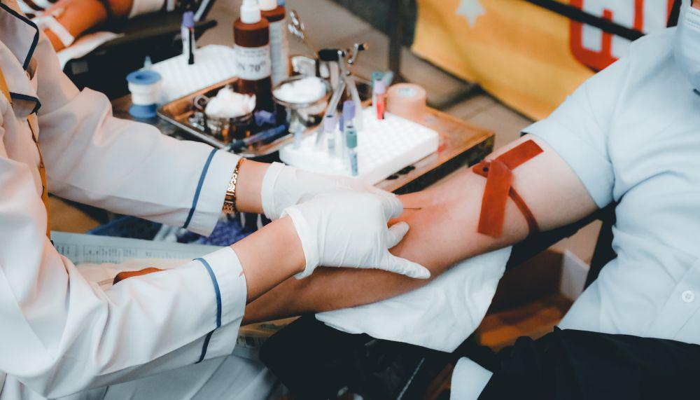 Swiss Cabut Aturan Tambahan Bagi Laki-laki Gay yang Ingin Donor Darah