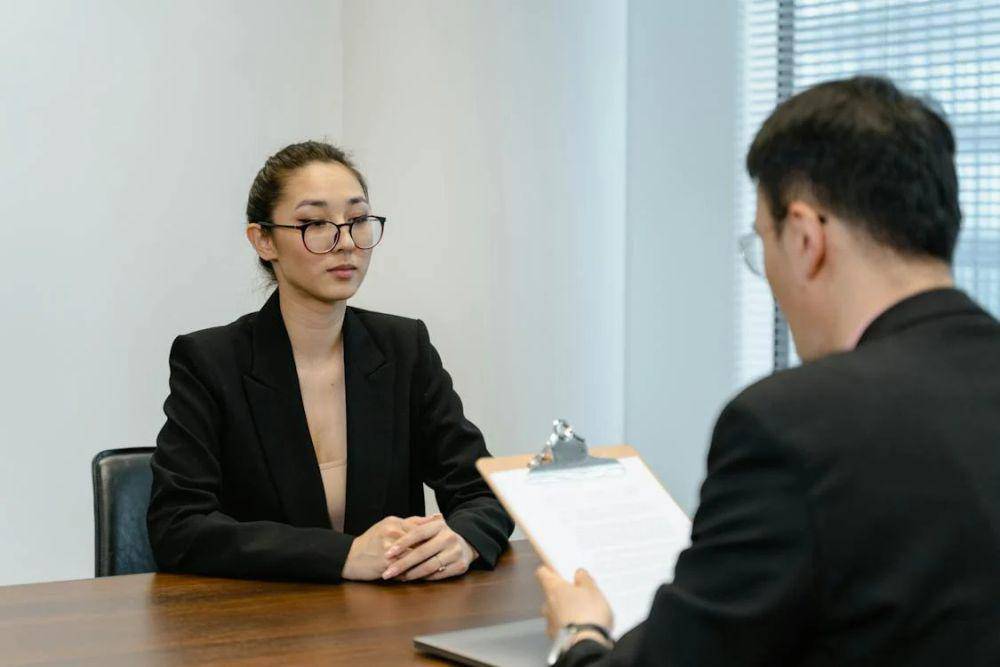 ilustrasi interview kerja (pexels.com/MART PRODUCTION)