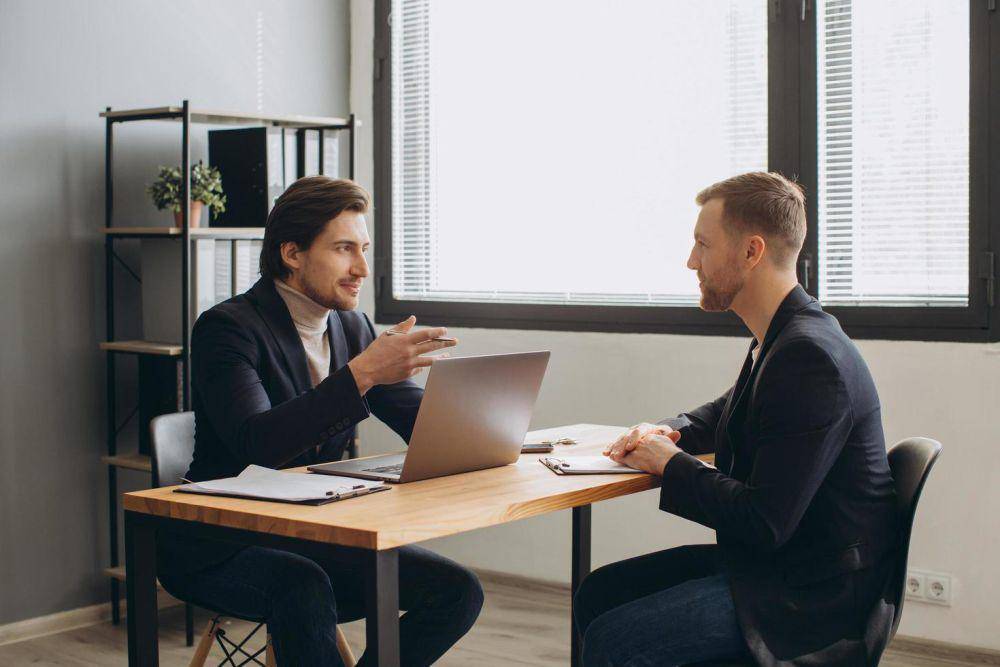 ilustrasi interview kerja (vecteezy.com/Анатолий Черкас)