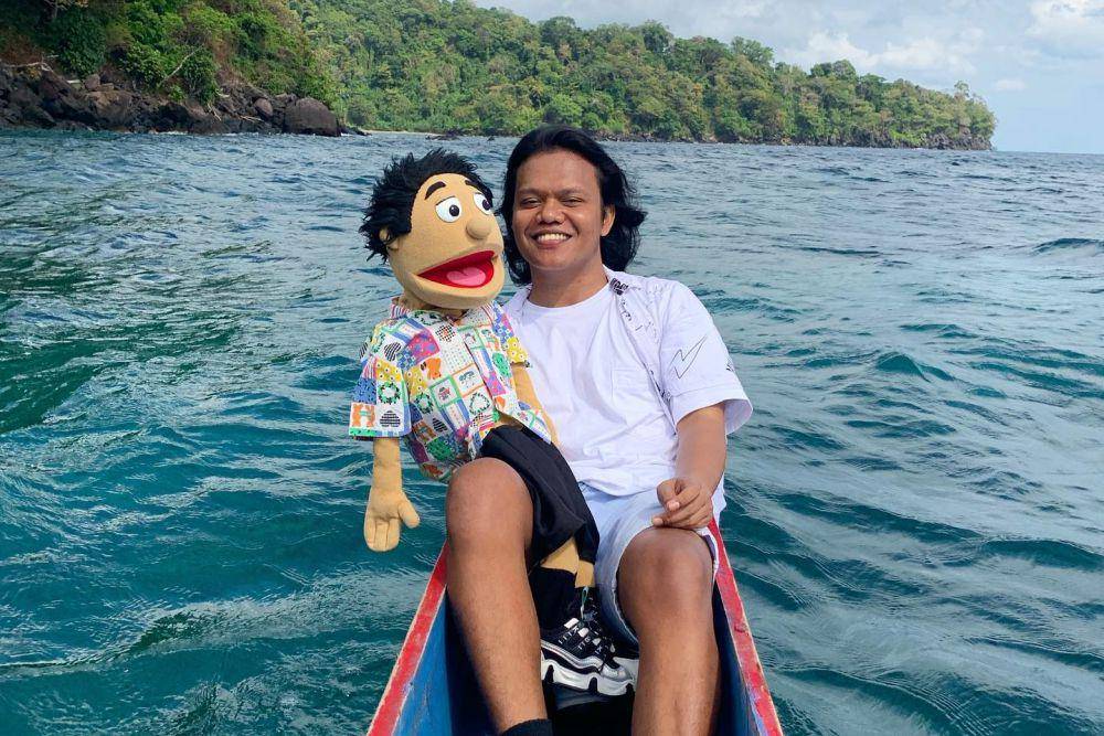 Eklin Amtor de Fretes mendongeng untuk anak-anak Maluku (instagram.com/kak_eklin)
