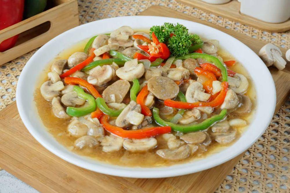 ilustrasi tumis jamur kancing bakso (youtube.com/Simple Rudy TV)