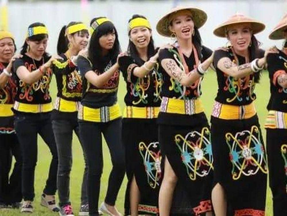 Potret Wisata budaya oleh Suku Dayak Desa Long Matung (jadesta.kemenparekraf.go.id)