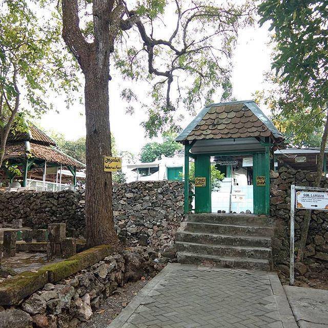 Wisata Bukit Surowiti Gresik yang memadukan alam dan religi serta sejarah. Instagram/wisatagresik