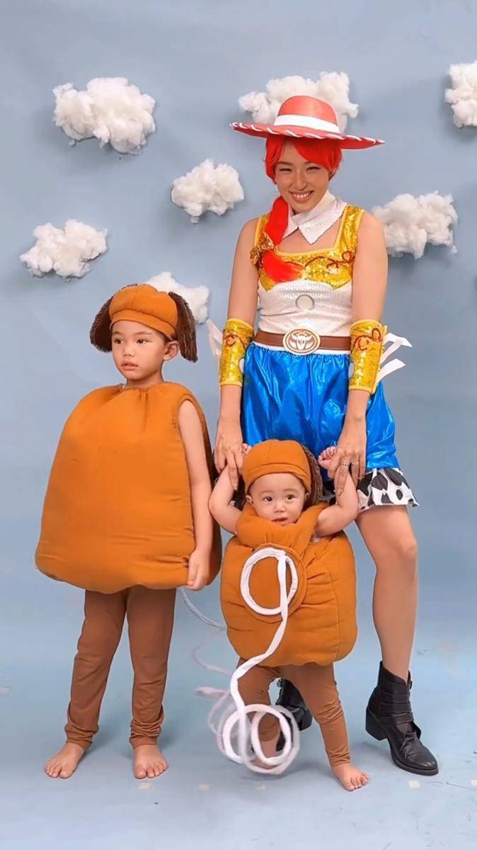potret keluarga Chef Arnold cosplay jadi karakter film Toy Story (instagram.com/tiffanysoetanto)