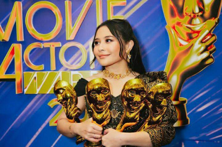 10 Potret Prilly Latuconsina di IMA Awards 2023, Borong 4 Piala!