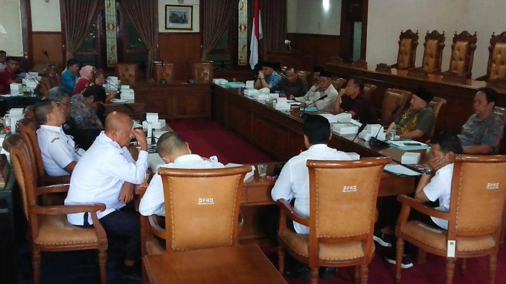 Hearing DPRD Tulungagung membahas ganti rugi tol. IDN Times/ Bramanta Pamungkas
