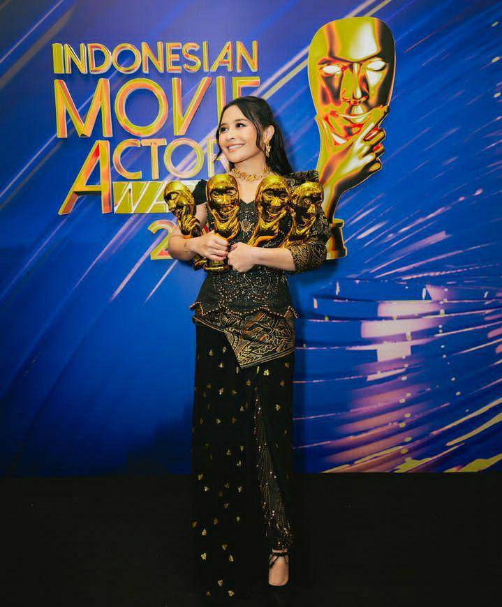 potret Prilly Latuconsina di IMA Awards 2023 (instagram.com/prillylatuconsina96)