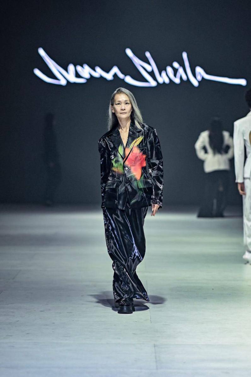 Koleksi Infinix Sean Sheila di JFW 2024 (publicity.gettyimages.com)