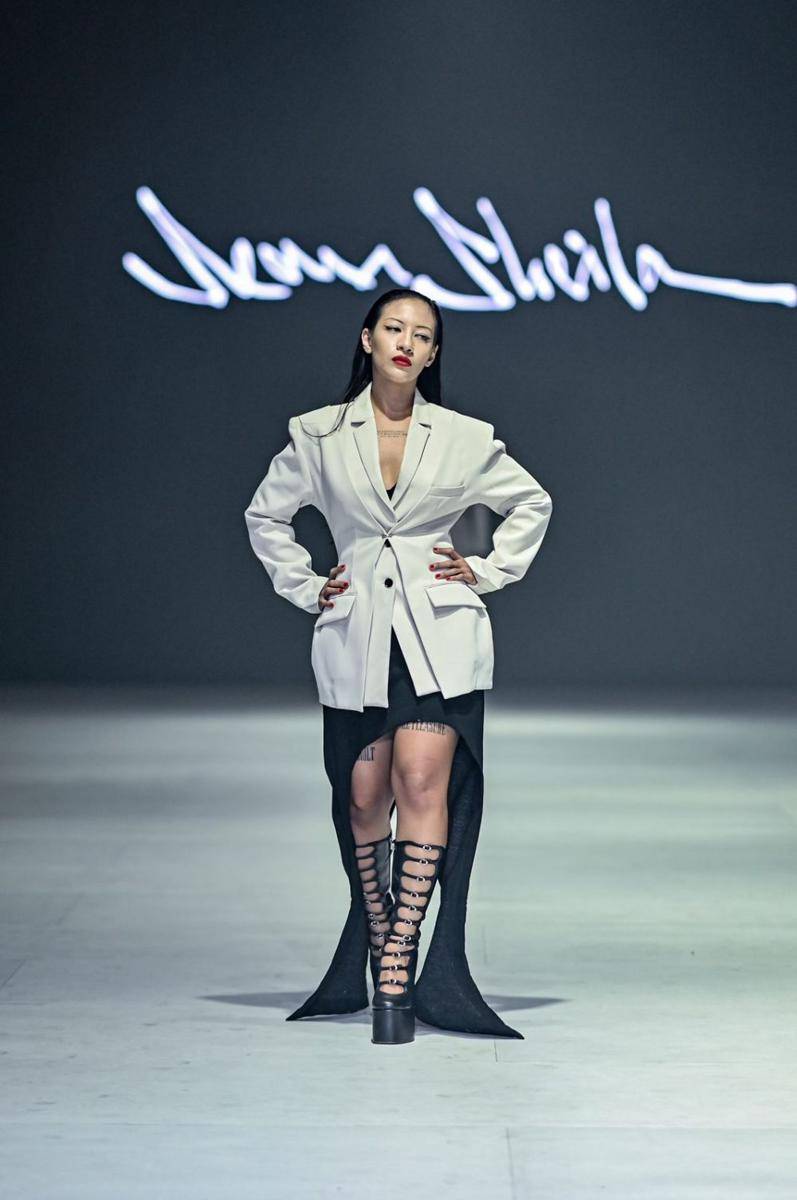 Koleksi Infinix Sean Sheila di JFW 2024 (publicity.gettyimages.com)