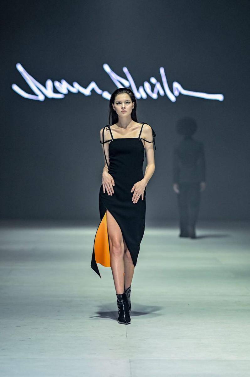 Koleksi Infinix Sean Sheila di JFW 2024 (publicity.gettyimages.com)