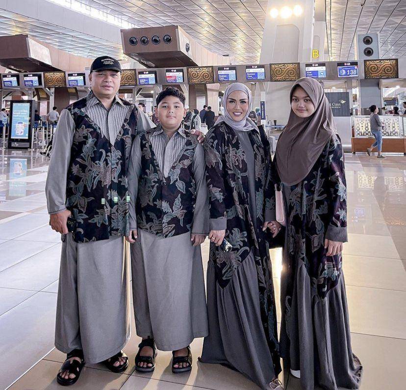 potret Amora berhijab saat umrah (Instagram.com/krisdayantilemos)
