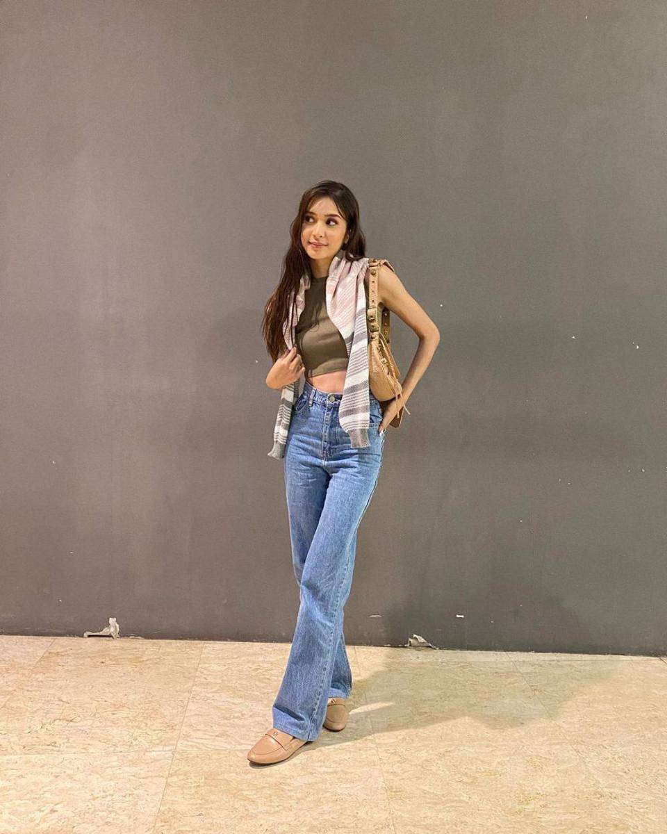 outfit denim ala Mikha Tambayong (instagram.com/miktambayong/)