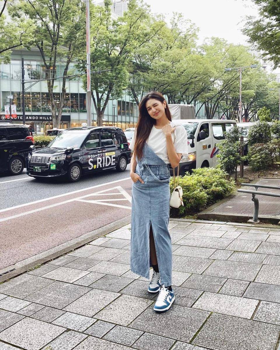 outfit denim ala Mikha Tambayong (instagram.com/miktambayong/)