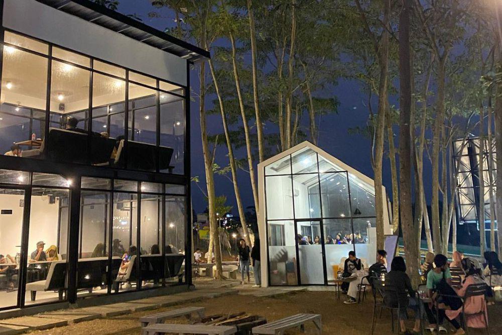 Rekomendasi Cafe di Banyumas Dengan View Kereta Api, Jangan Terlewat!