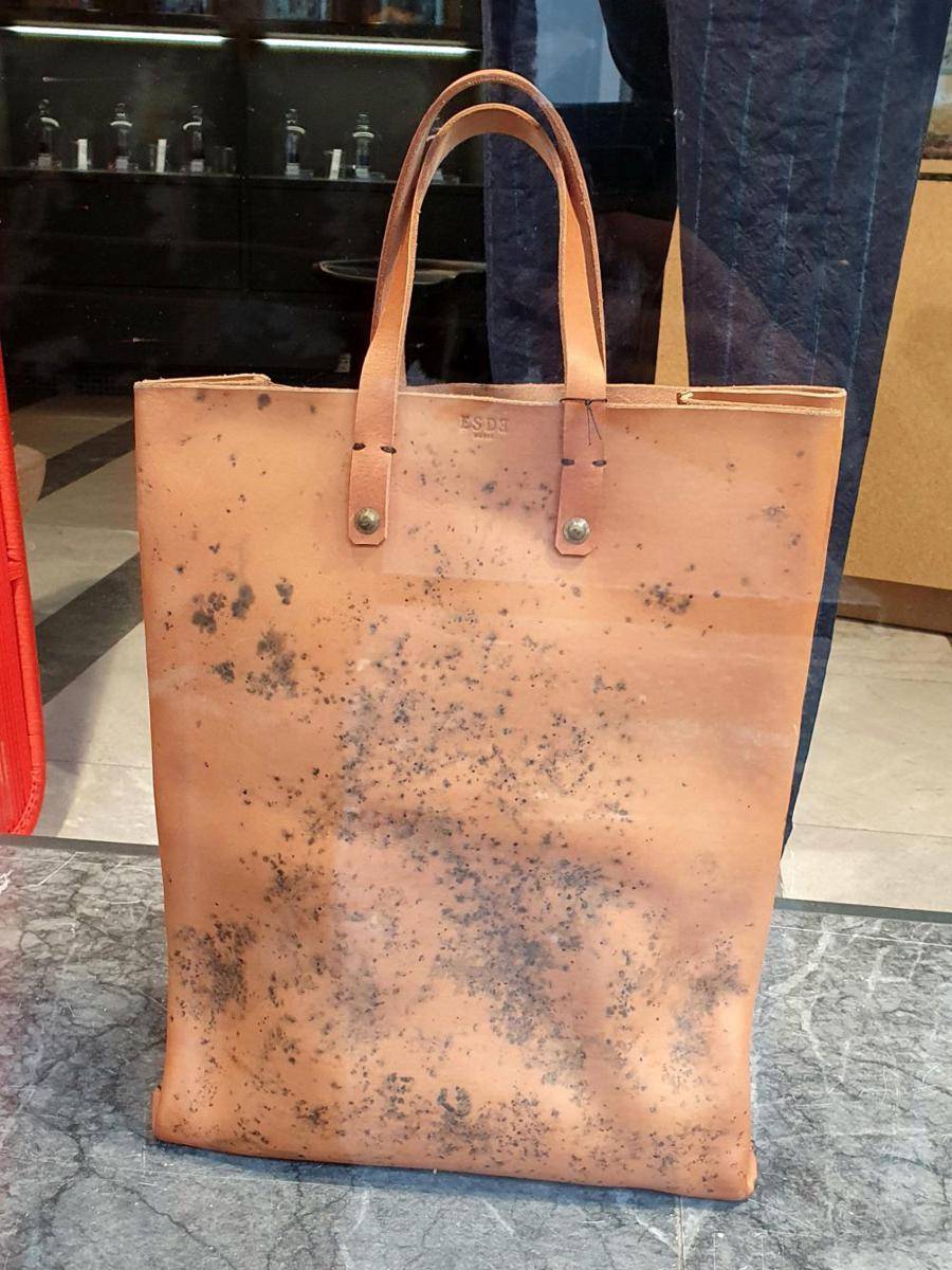 potret desain tote bag yang mencolok mata (reddit.com/user/--floridaman-)