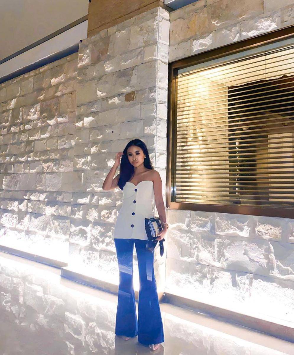 Padu padan busana dan tas tangan ala Ayya Renita (instagram.com/ayyarenita93)