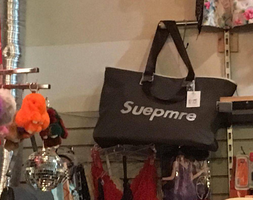 potret desain tote bag yang mencolok mata (reddit.com/user/DefensiveLettuce)