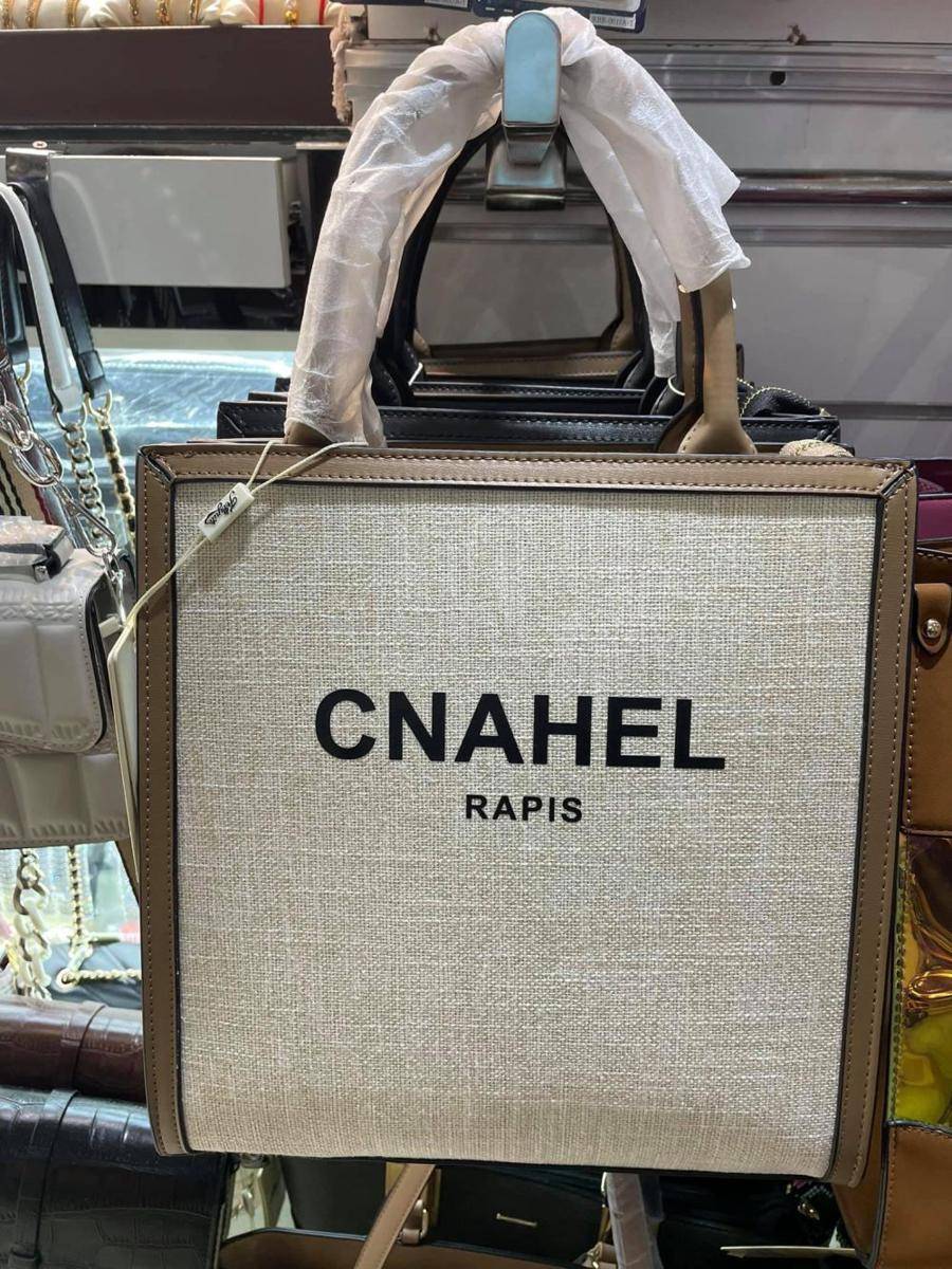 potret desain tote bag yang mencolok mata (reddit.com/user/clippervictor)