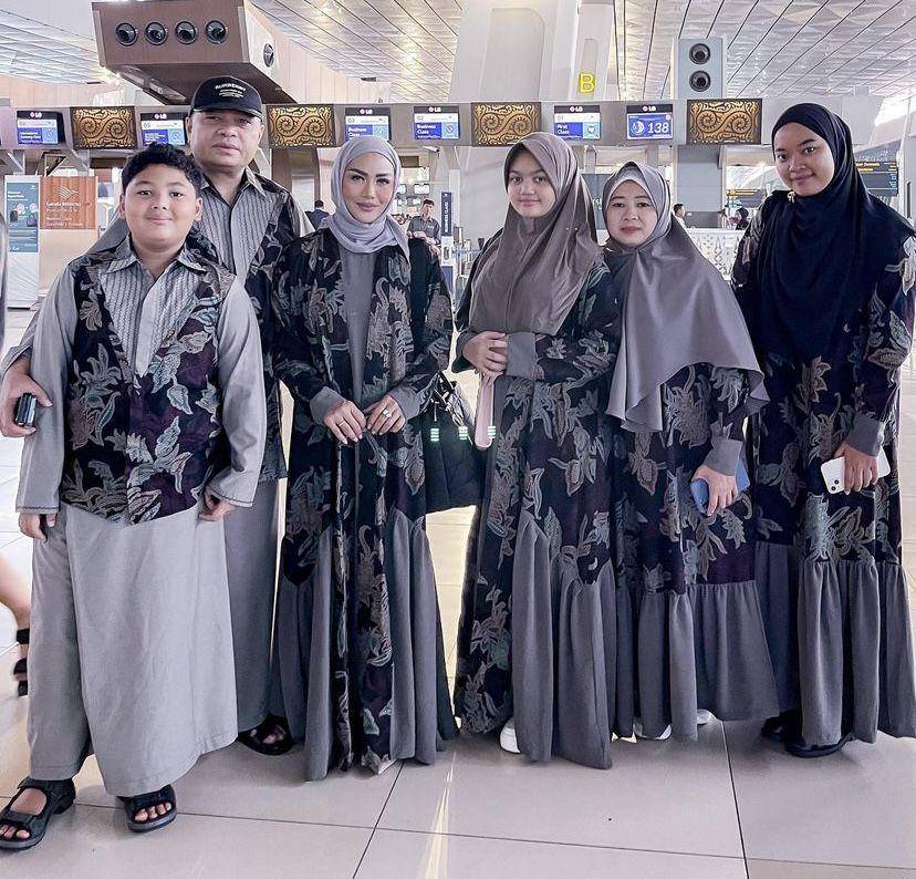 potret Amora berhijab saat umrah (Instagram.com/krisdayantilemos)