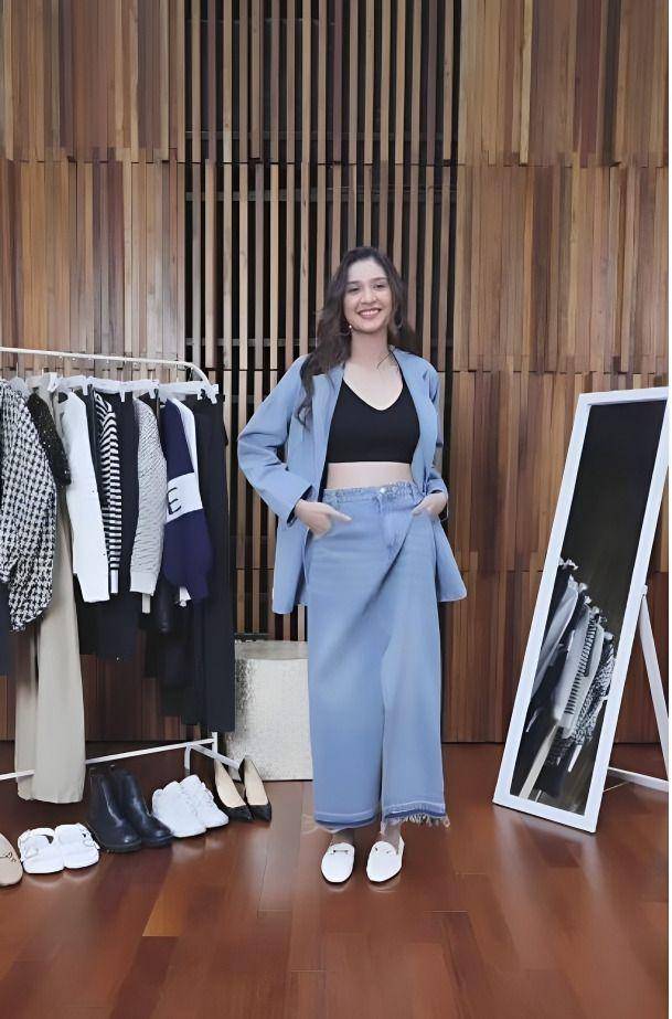 outfit denim ala Mikha Tambayong (instagram.com/miktambayong/)